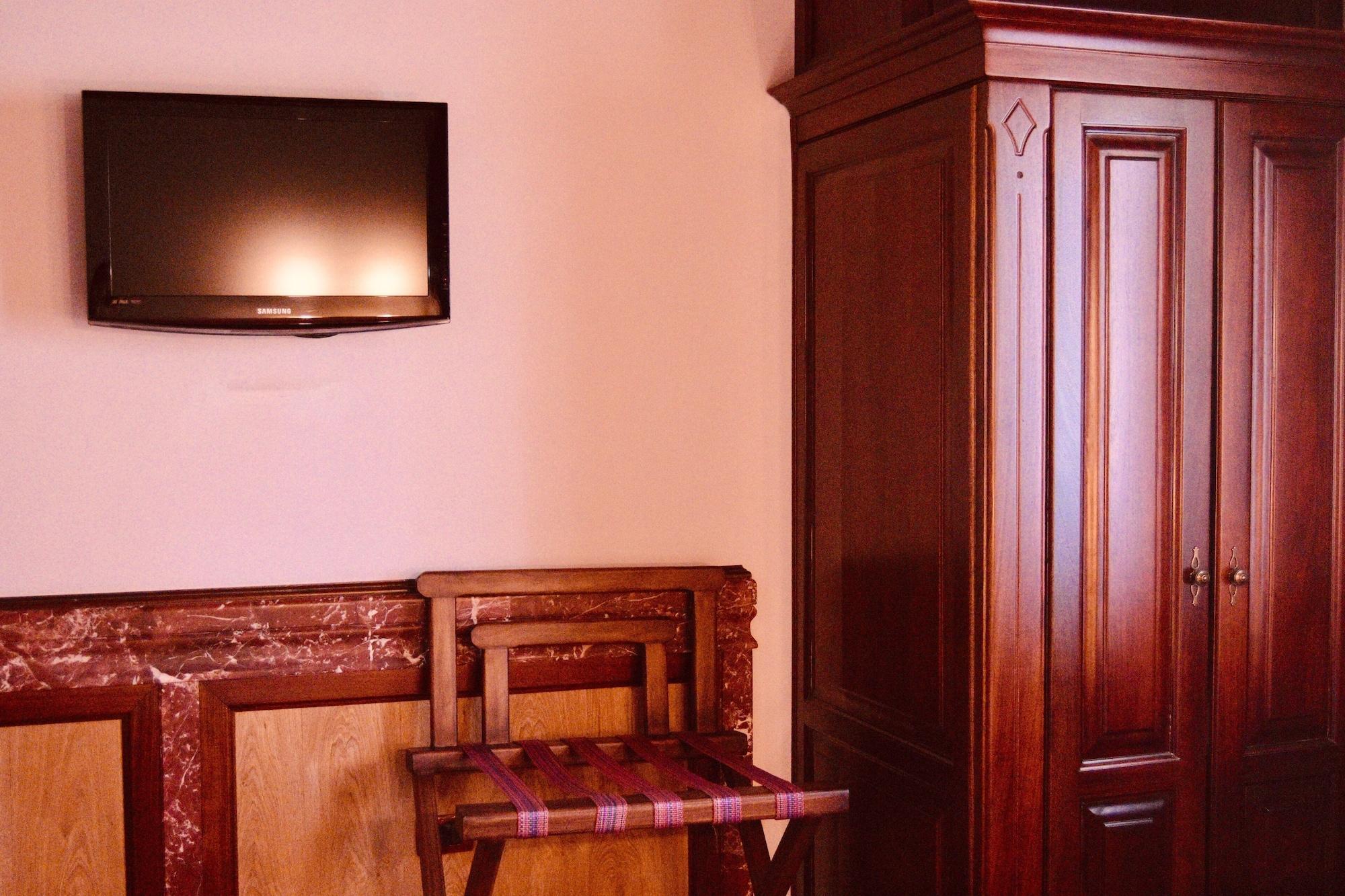 Brilant Antik Hotel Tirana Zewnętrze zdjęcie