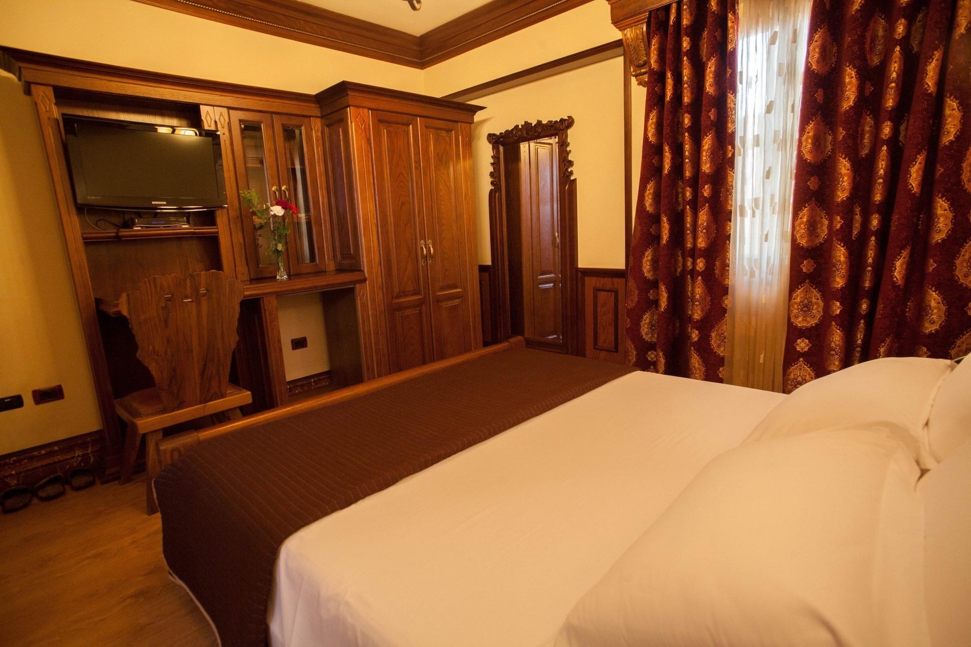 Brilant Antik Hotel Tirana Zewnętrze zdjęcie