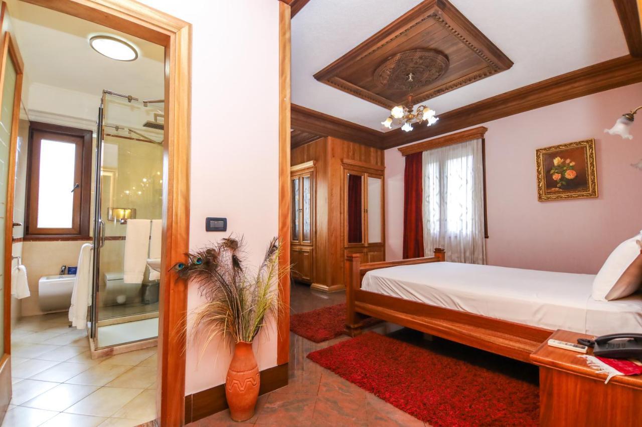 Brilant Antik Hotel Tirana Zewnętrze zdjęcie