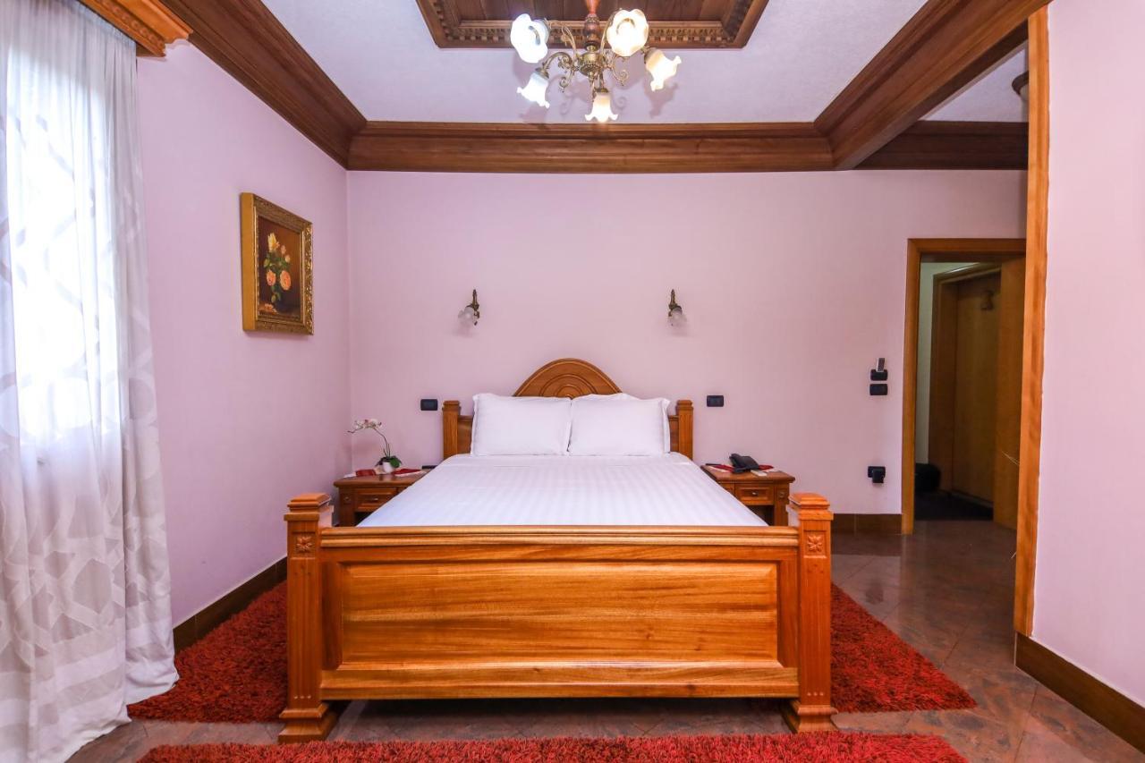 Brilant Antik Hotel Tirana Zewnętrze zdjęcie