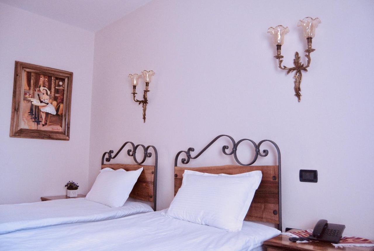 Brilant Antik Hotel Tirana Zewnętrze zdjęcie